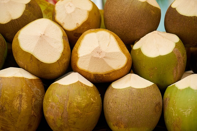 čerstvé kokosy